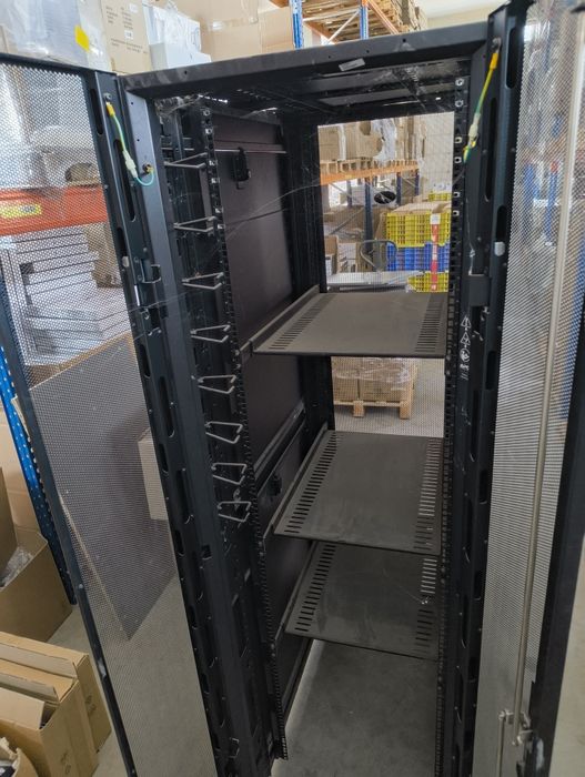 Сървърен шкаф APC | Server Rack