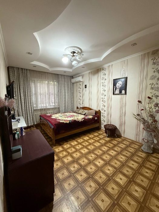 Продается 4х комнатная квартира 1 этаж Юнусабад 12 Метро Туркестан