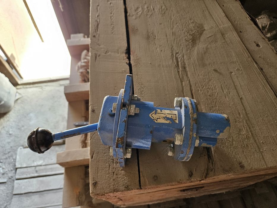 Кран двухходовой