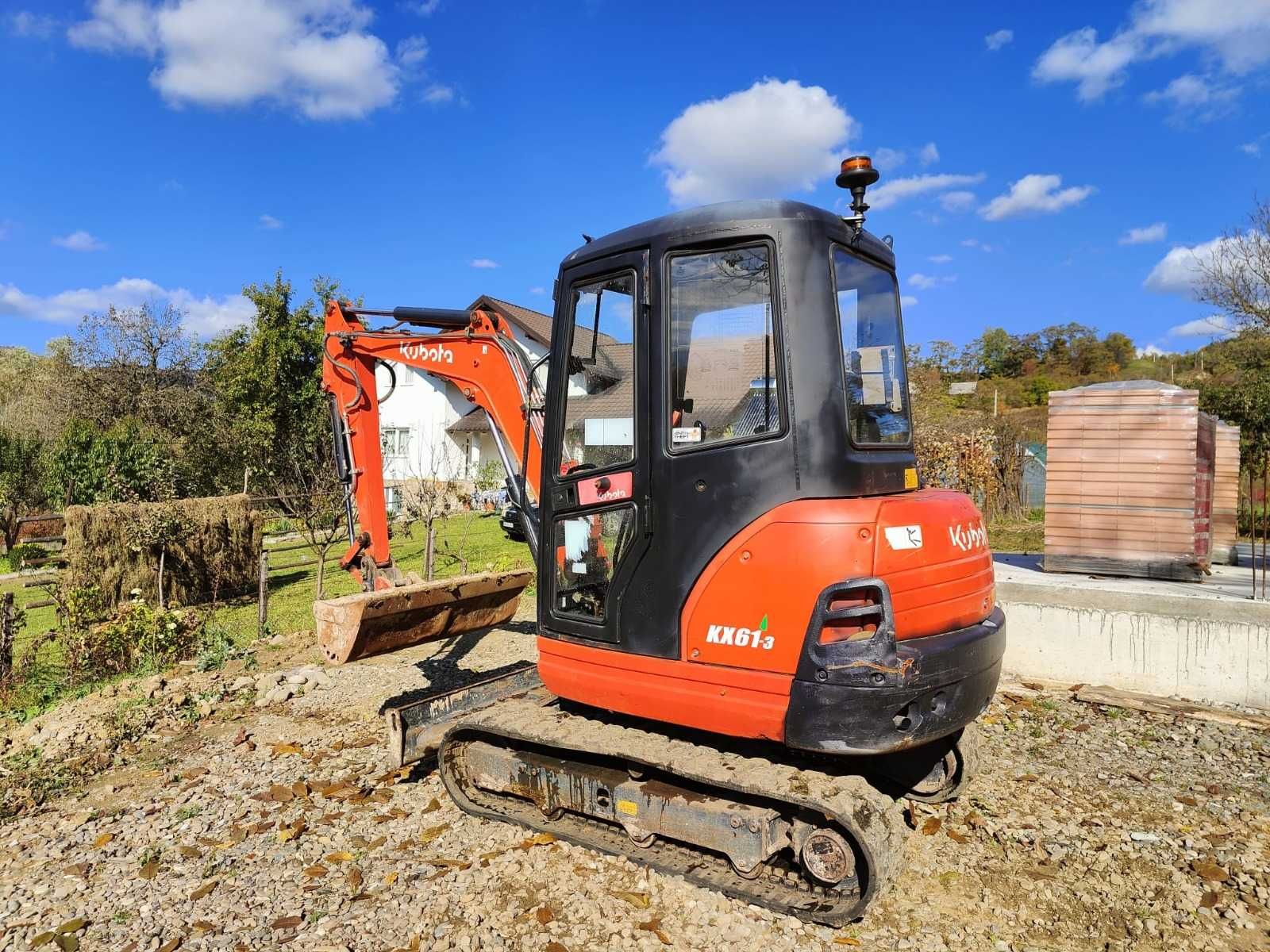 Excavator Takeuki TB 23R si Kubota kx61-3