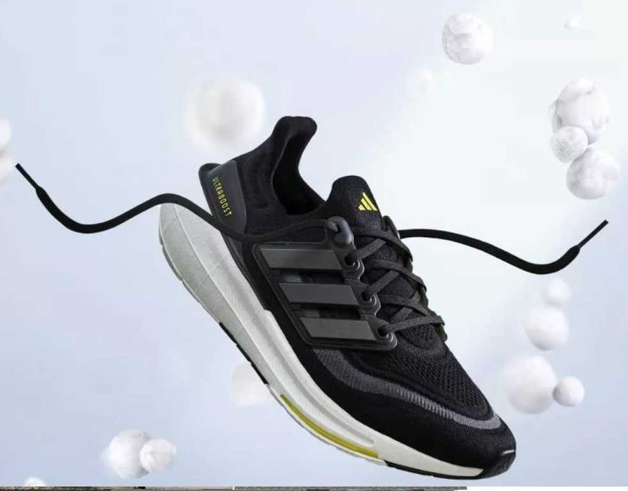 Беговые кроссовки мужские для бега Adidas ULTRABOOST LIGHT (2653)