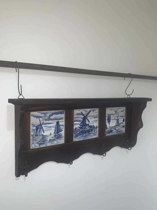 Cuier cu tenta olandeza si 4 aghatatori din bronz