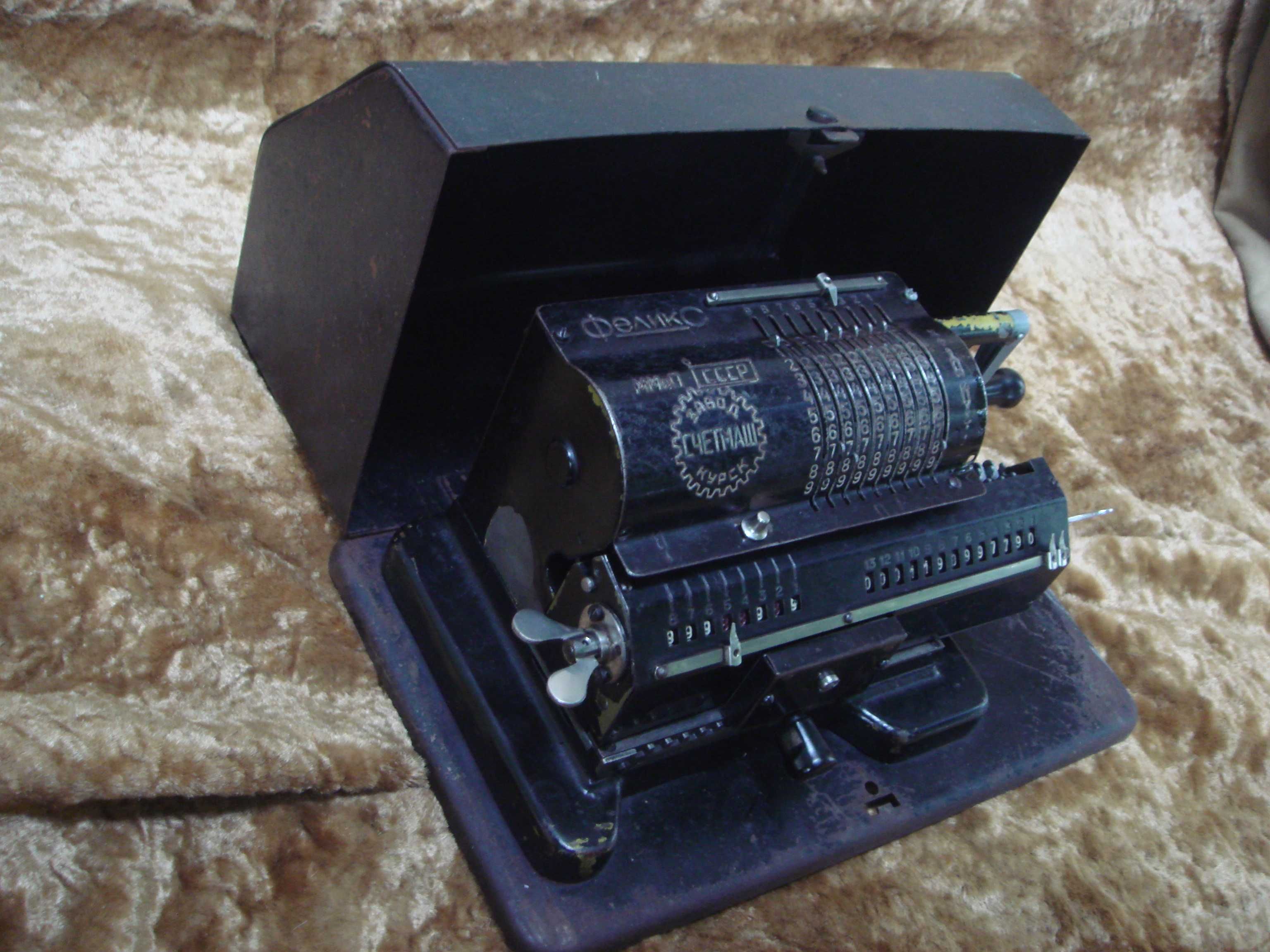 Арифмометр "ФЕЛИКС" счётная машинка 1929 года в чемодане рабочий