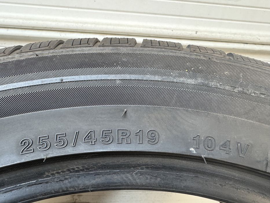 Автомобилни гуми 255 45 19 Gripmax