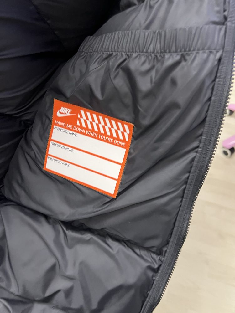 Geaca nike noua ,marimea XL