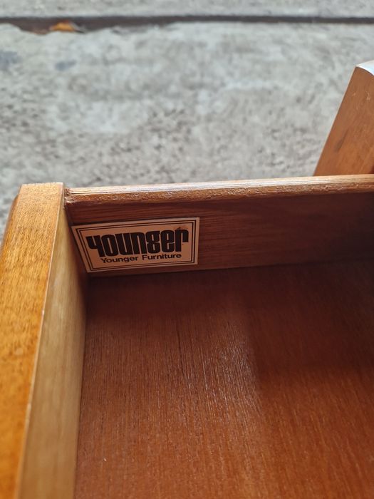 Уникална антикварна дизайнерска шведска масичка масив