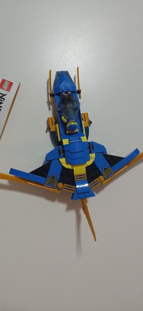 LEGO Ninjago: Avionul cu reactie Fulger EVO al lui Jay