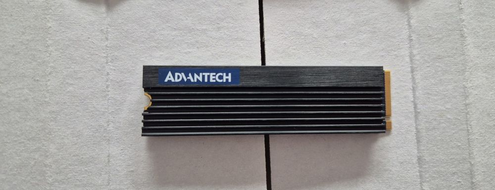 Vând SSD - 1TB - M2/ 2280 /3,3V PCIe Gen 3x4/NVMe 1.3 /Nou - sigilat!