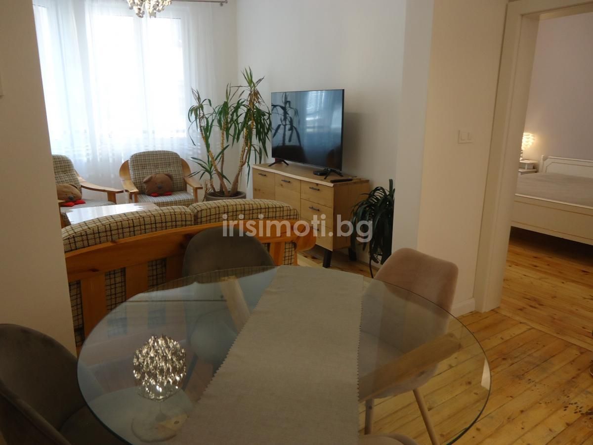 Под наем тристаен, €800, 62кв.м. в Център