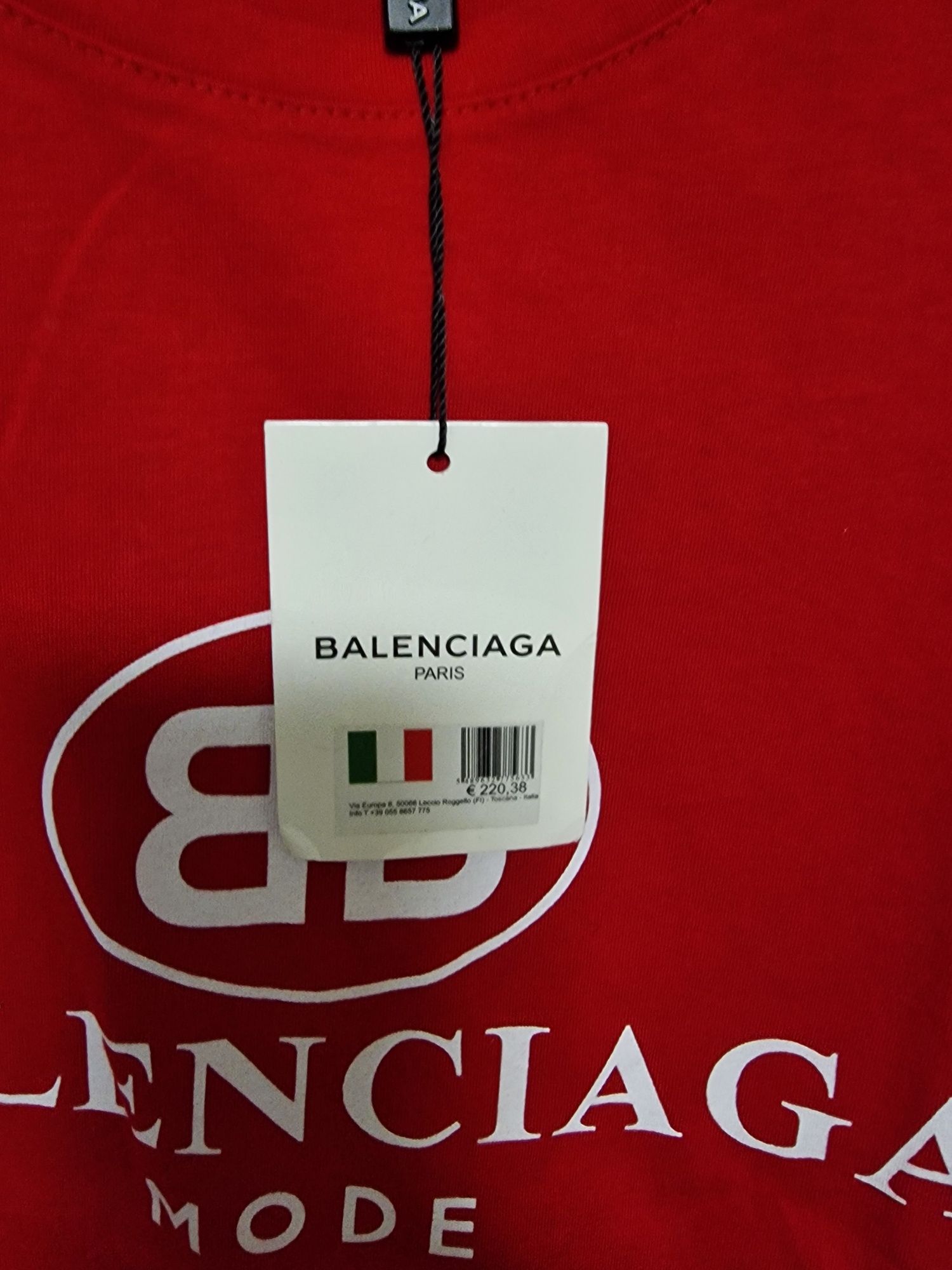 Tricouri Balenciaga și Moschino