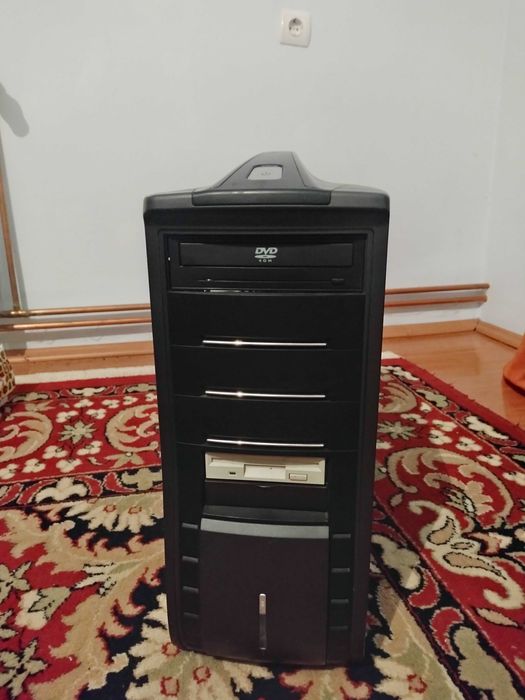 Carcasa, cooler Raidmax 120mm și Sursa raidmax 520w