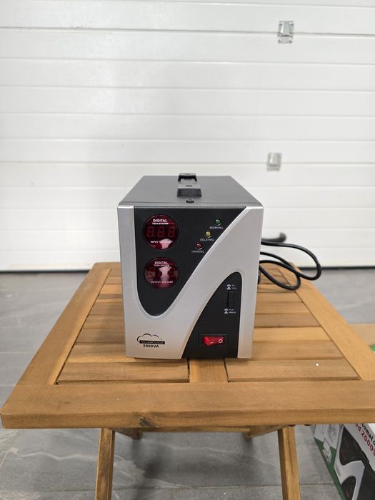 Stabilizator de tensiune SilverCloud, 2000VA, 1200W, ca nou