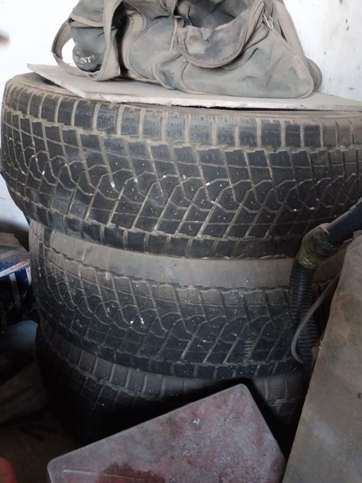 Продам шины б/у договорная