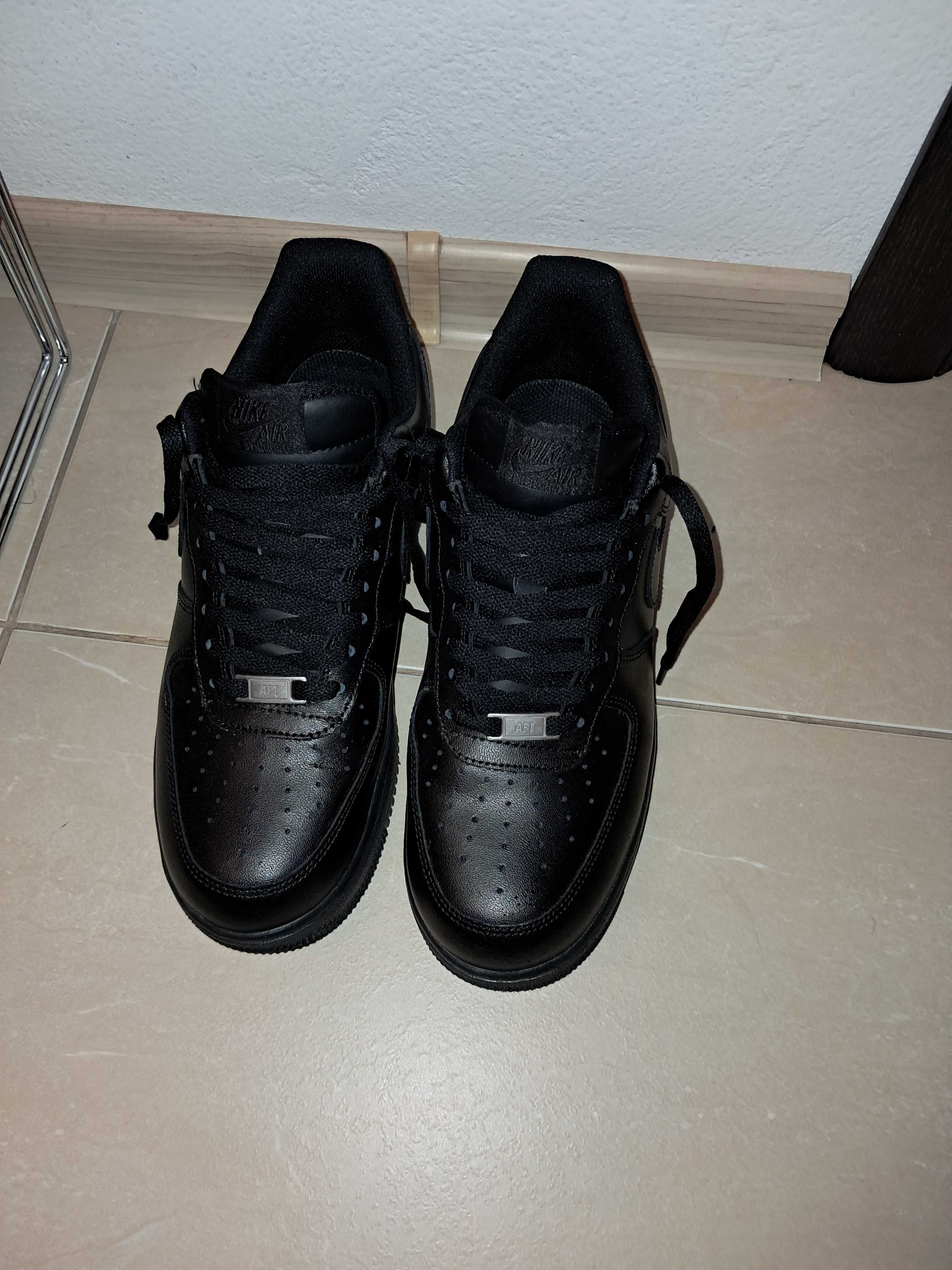 Adidasi Nike AirForce 1 Negri 42.5