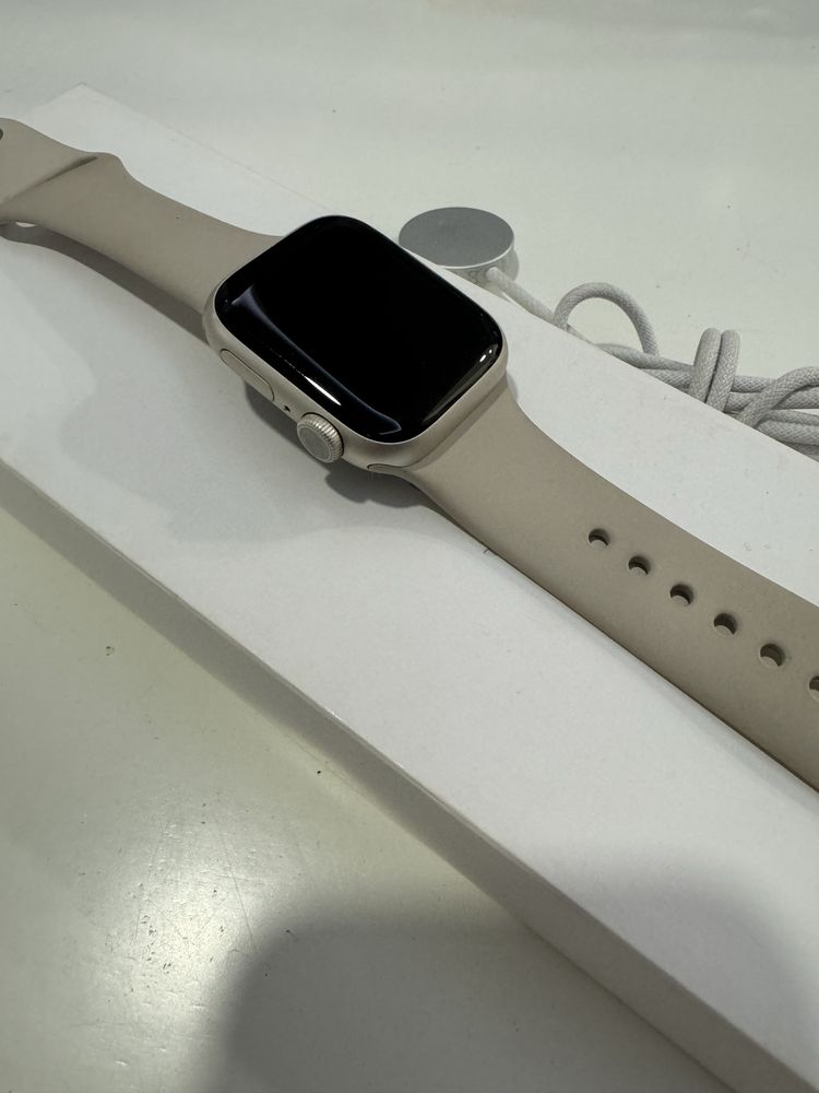 Apple Watch 9 41 mm часовник