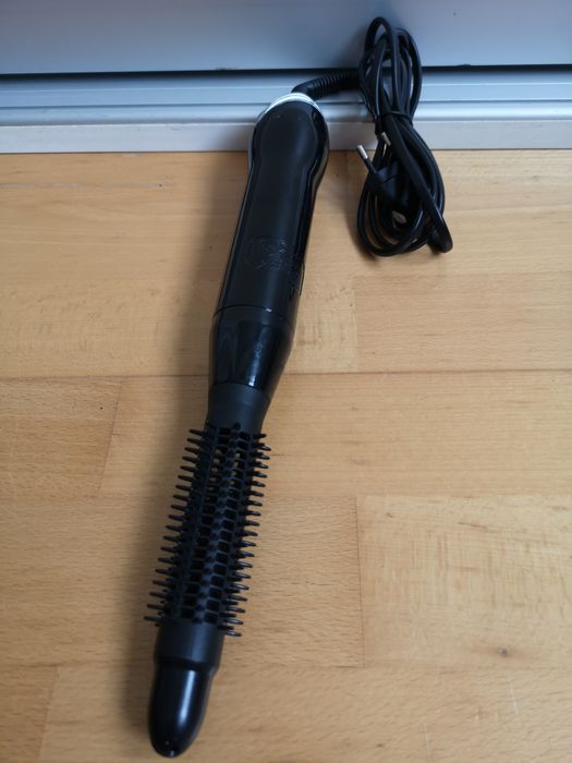 Perie ondulator par Babyliss cu trei trepte de viteza,