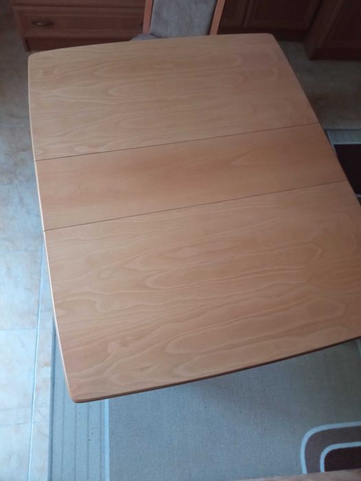 Разтегателна трапезна маса