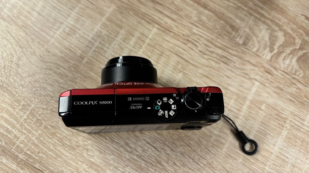 Nikon coolpix S8100