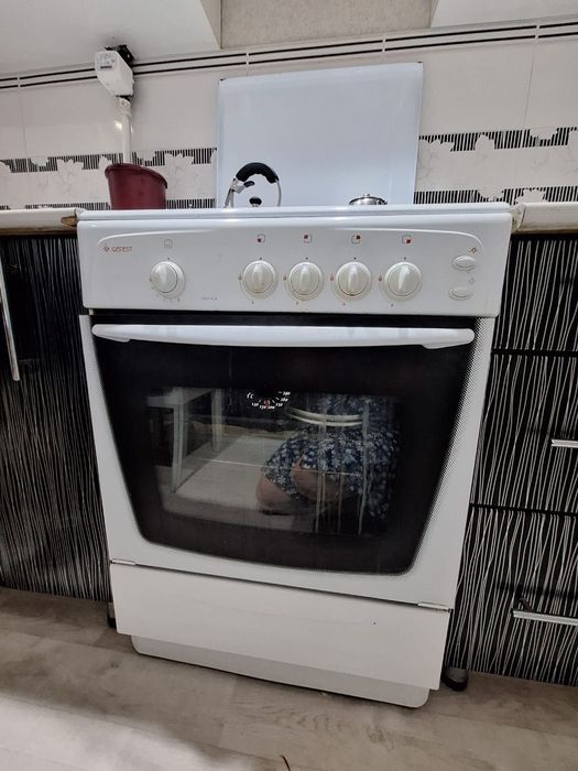 Продам газовую плиту