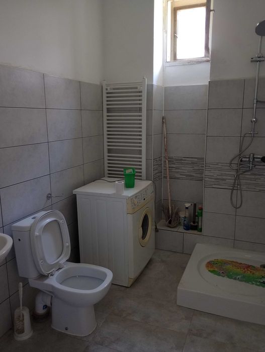 Vând casă dominantă