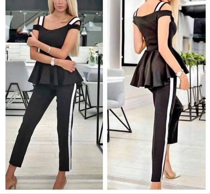 Черно костюмче с бели кантове. С ефектна горна част .