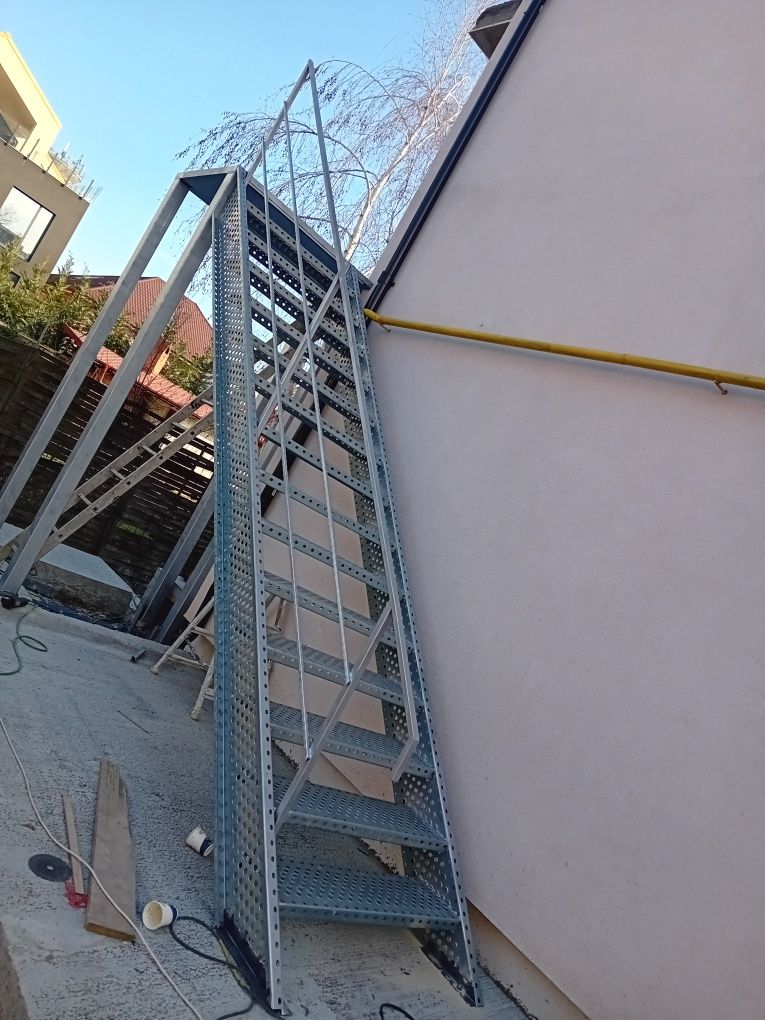Scara metalica zincata 4mm grosime în stoc