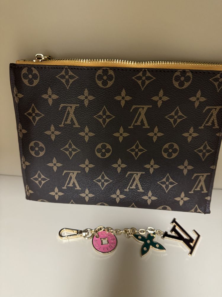 Louis vuitton pochette