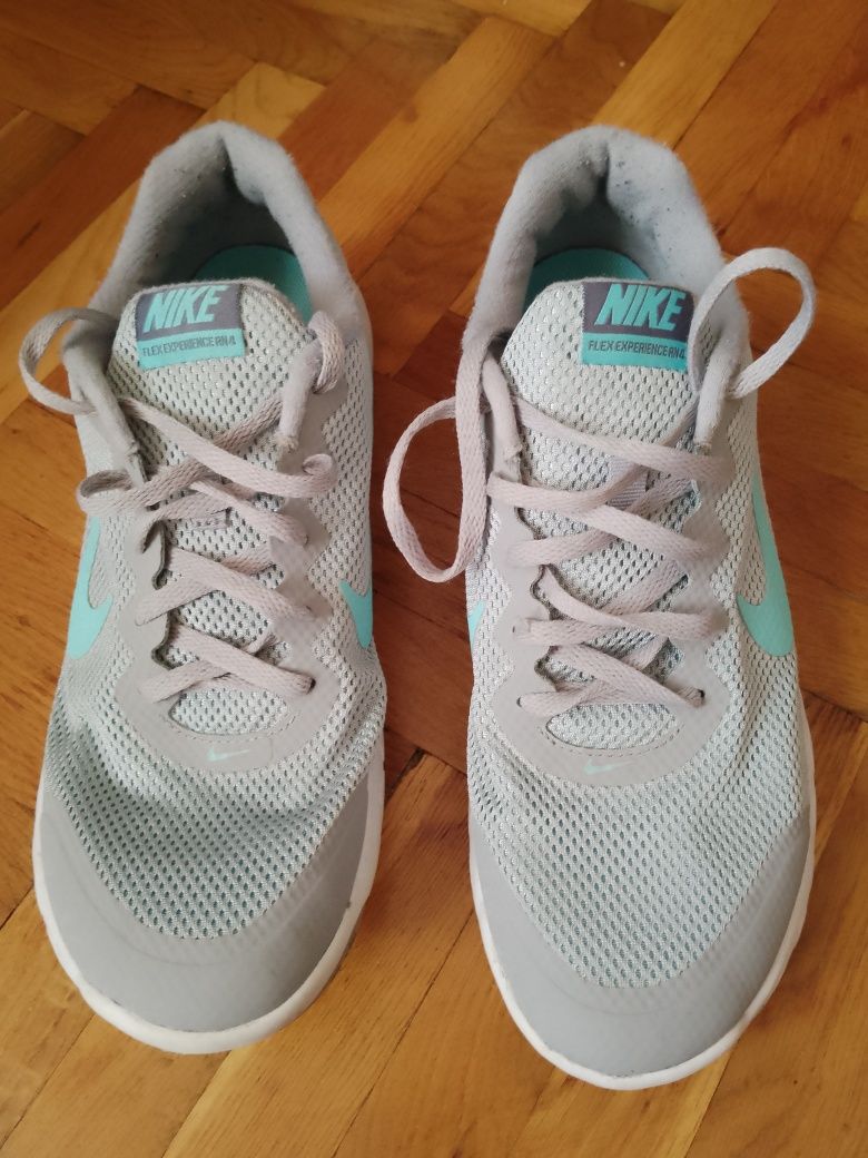 Nike marimea 42, int 27 cm