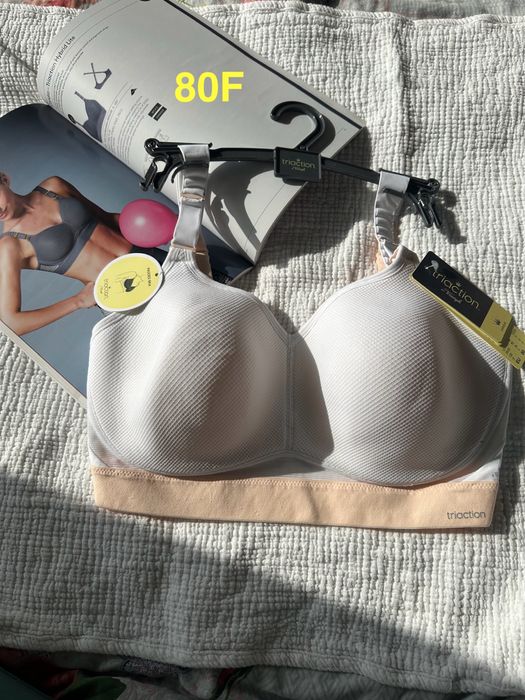 Спортно Бюстие “Triumph”