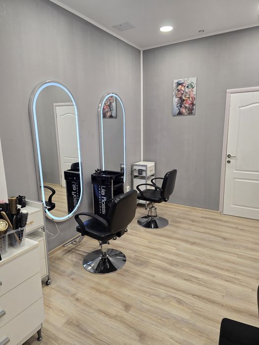 Vand afacere la cheie salon infrumusetare zona premium