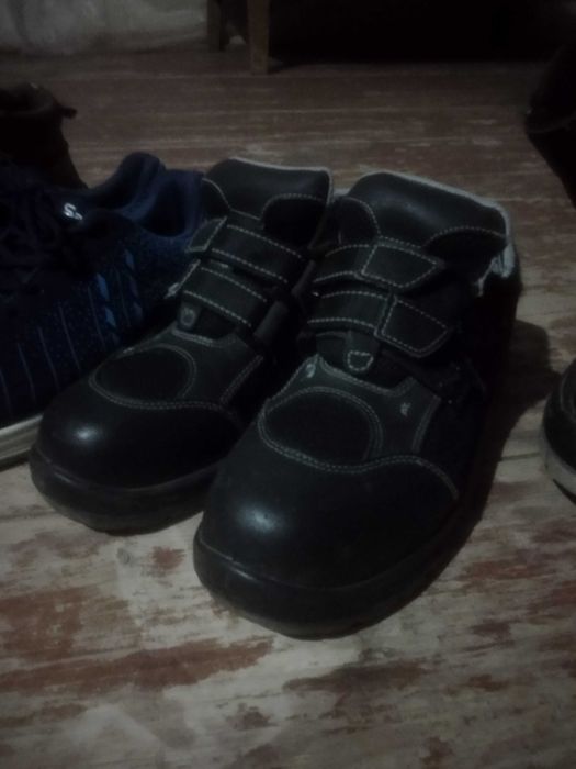 Oyoq kiyim qishda kiyishga zo'r. Suvli nam ko'cha ishlariga zo'r