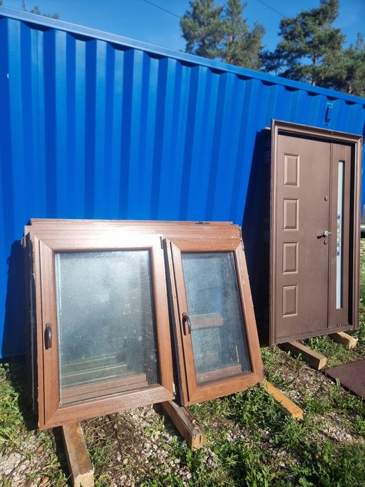 Vand usa metalica intrare vila si geamuri maro PVC cu dubla deschidere
