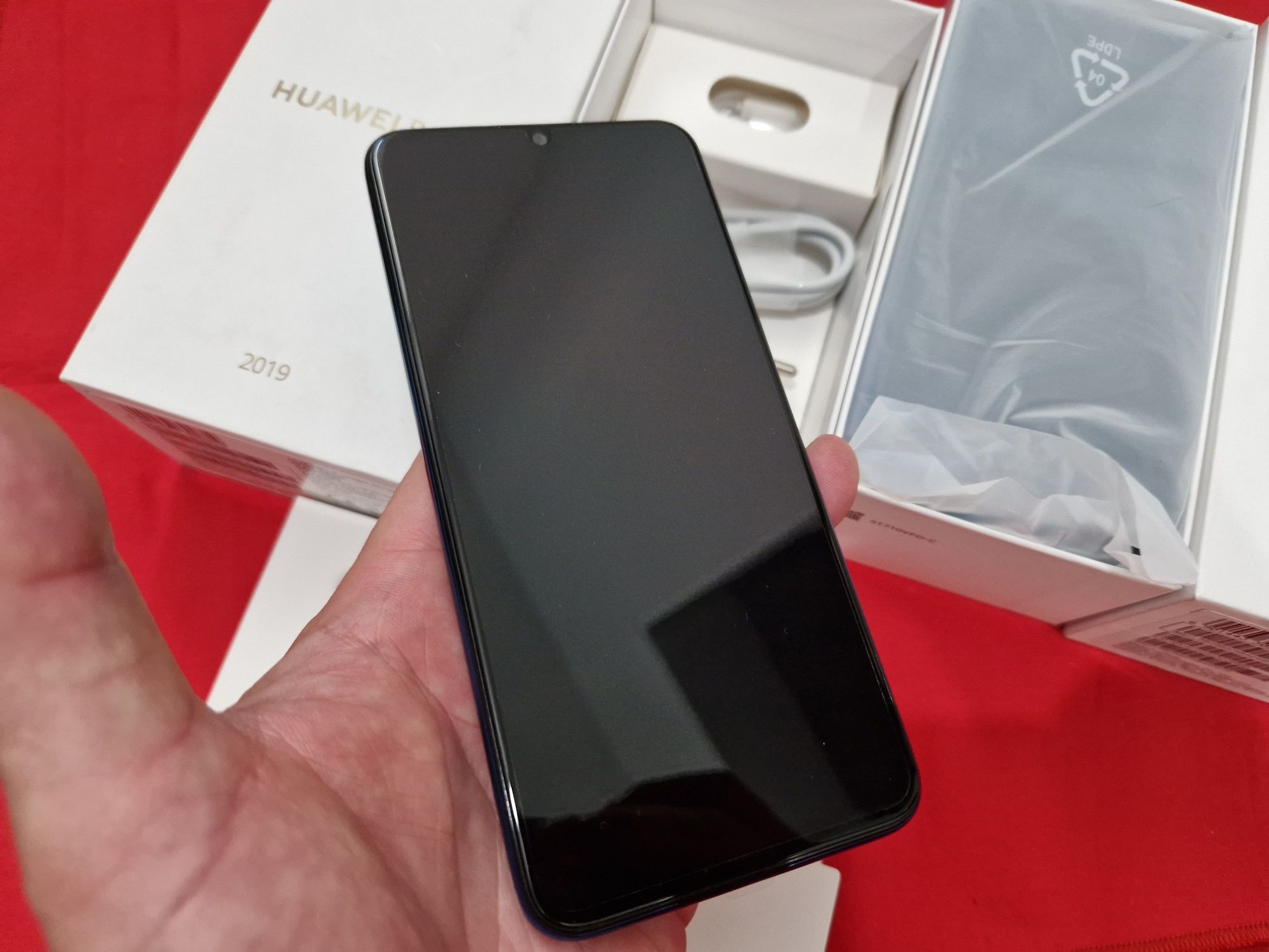 -Huawei P Smart 2019, Nou, Nefolosit, 64Gb, 4Ram, 0 cicluri incarcare,