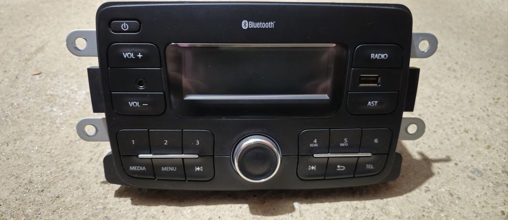 Radio cu usb original Dacia Logan 281153513R