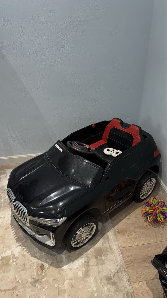 Продам детскую машину. BMW. Нужно менять аккаммулятор.