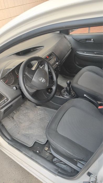 hyuindai i20 holati yaxshi realni oladiganla tel qisin