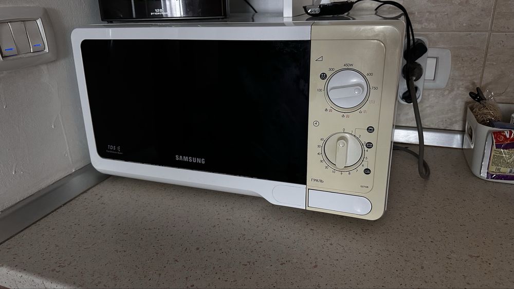 Микроволновка Samsung, рабочая