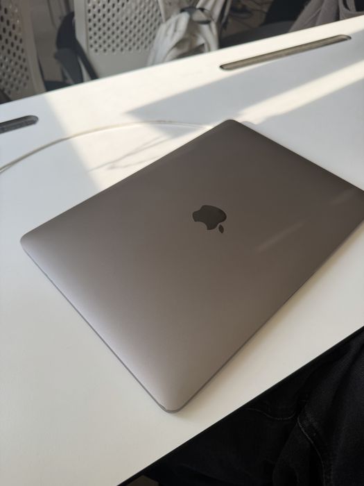Macbook pro 2017 intel i5 128gb