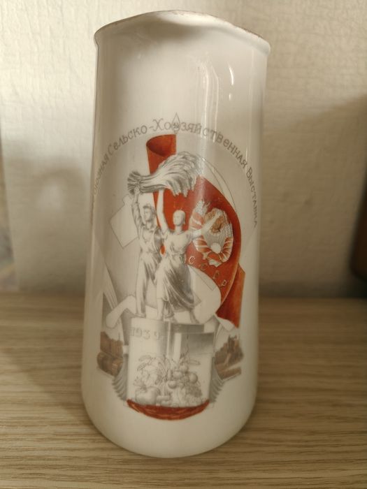 Кувшин "Рабочий и колхозница"
