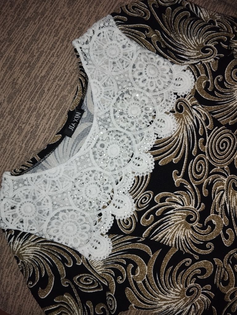 Rochie cu guler alb