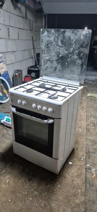 Продам газовую плиту