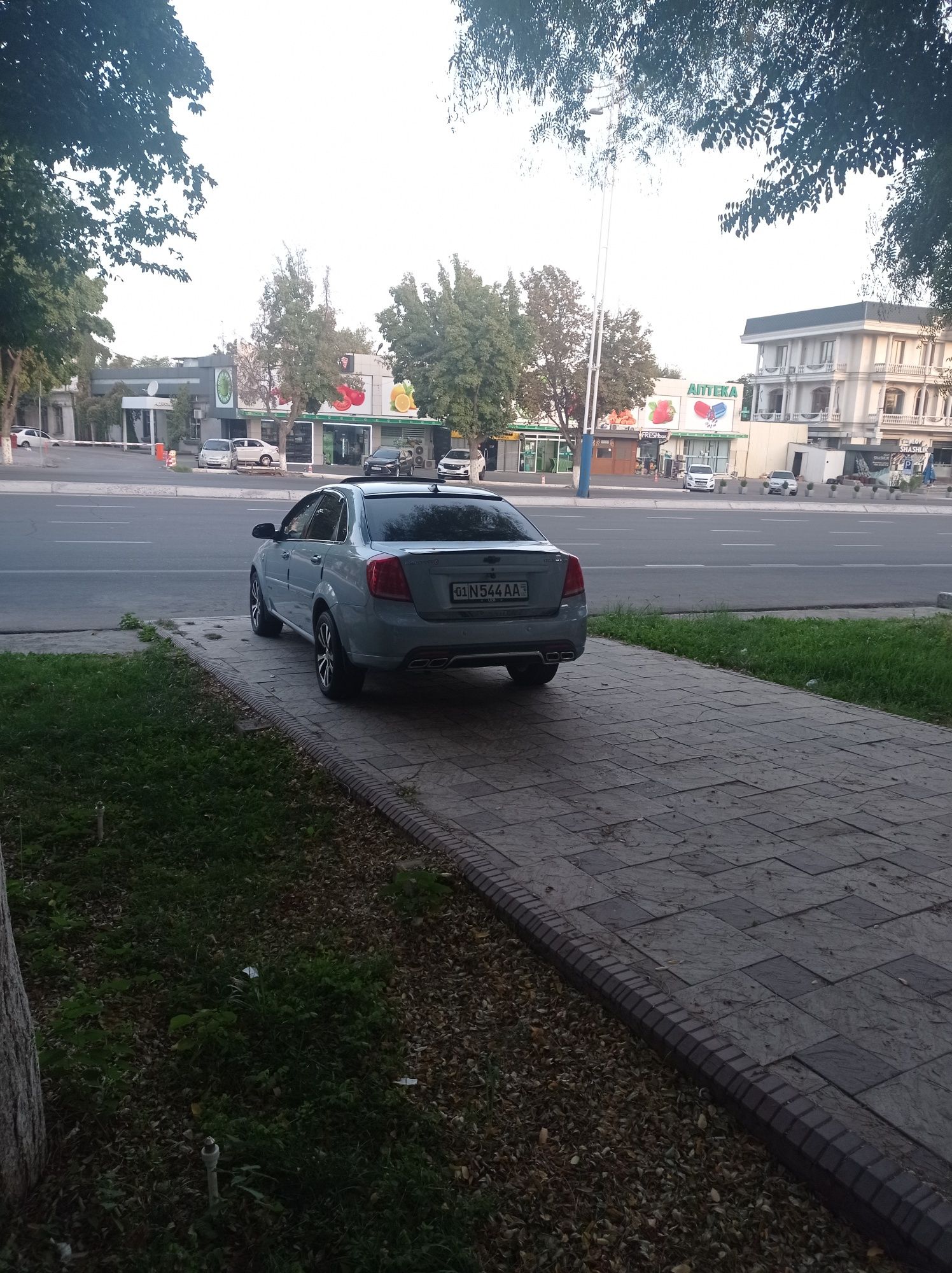 Lasetti sotiladi 2013 yil 1.6 avtomat gaz-benzin xolati ideal