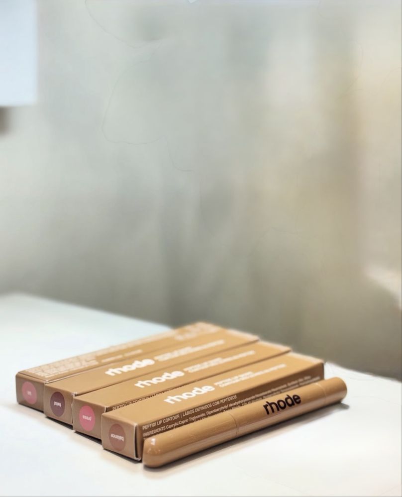 Rhode Peptide Lip Shape - Оформящ и хидратиращ молив за обемни устни