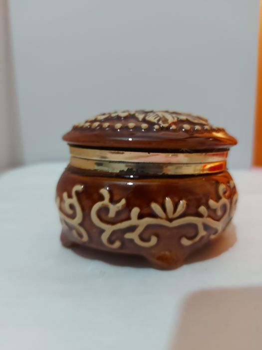 Шкатулка маленькая.