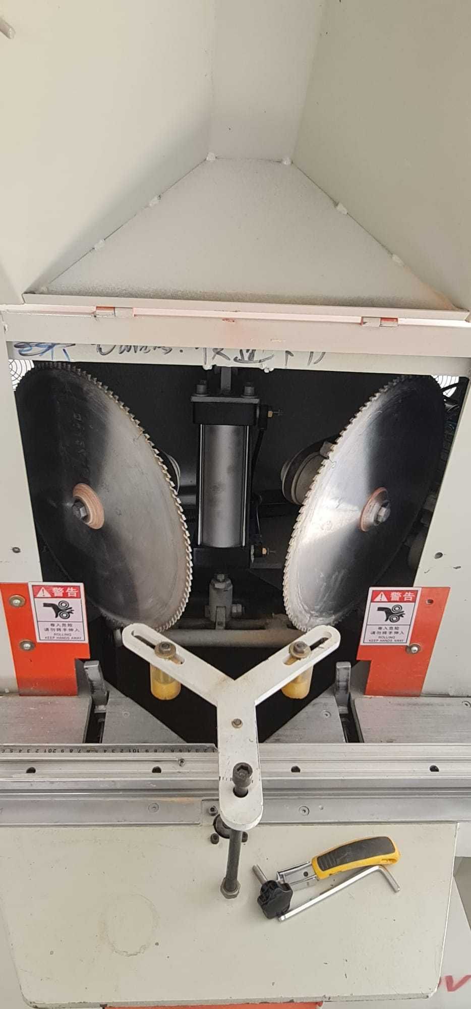 Circular electric pneumatic pentru taiat la 45 grade cu 2 discuri