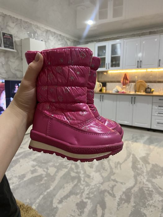 Продам детские зимние сапожки