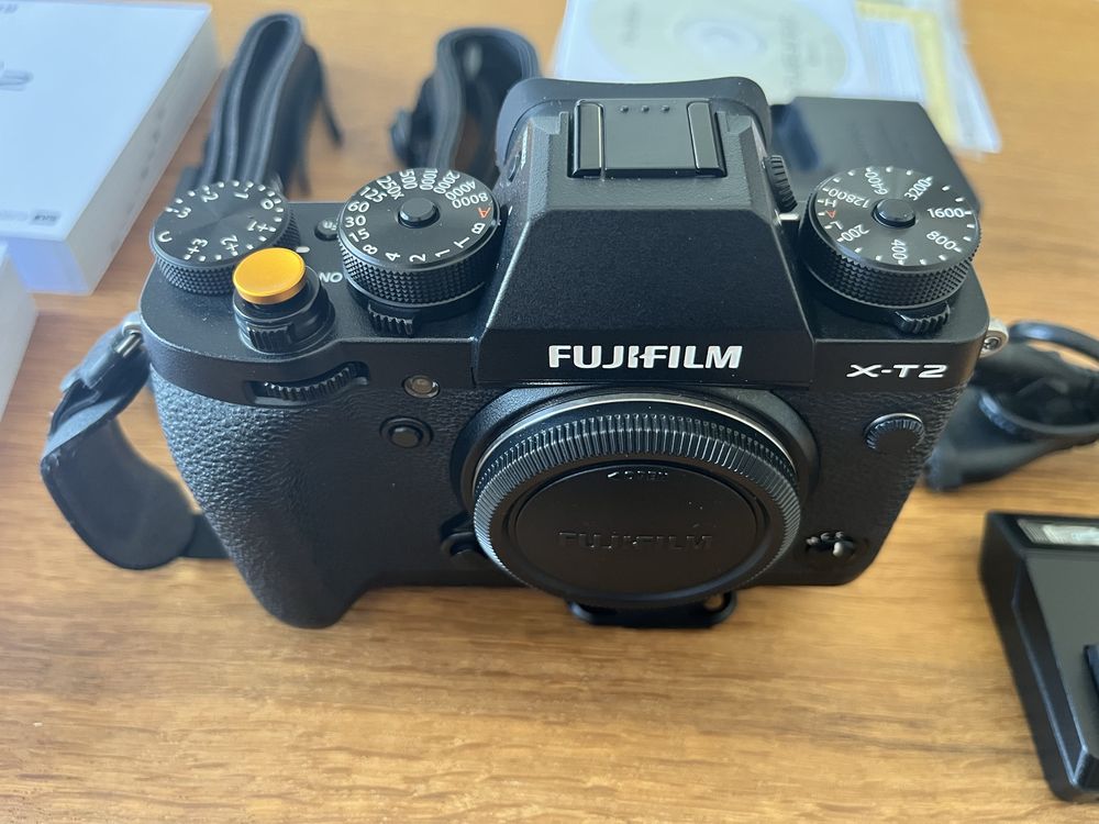 Fujifilm X-T2 + curea Peak Design Micro Clutch