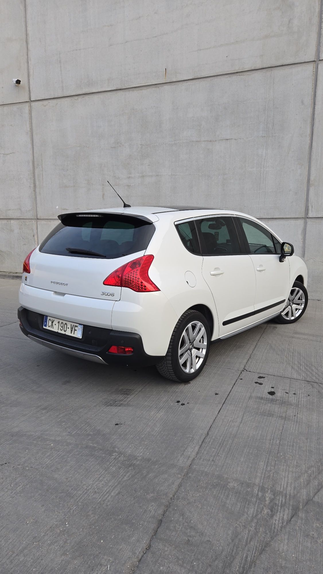 Peugeot 3008 2.0HDI + Hybrid 4x4 200cp