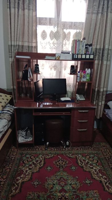 Компьютер со столом .