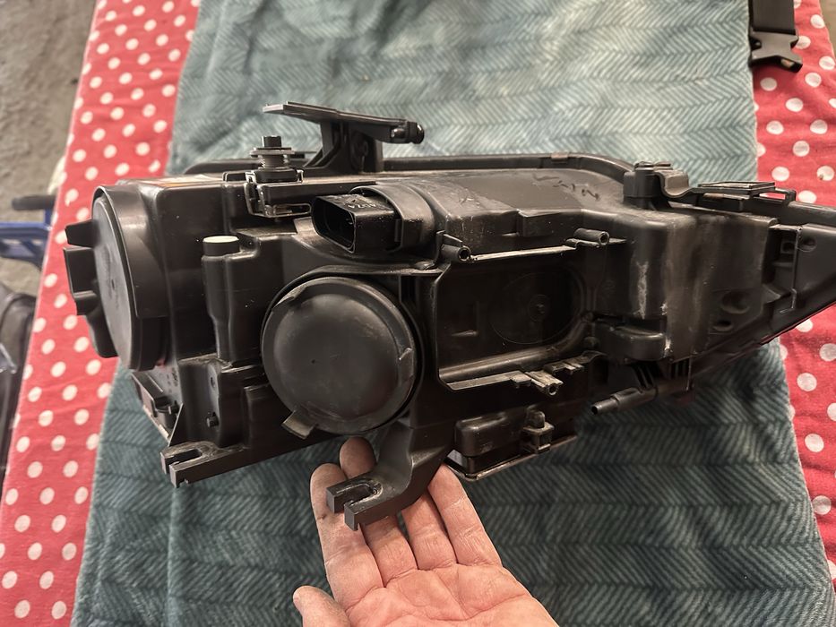 Set far faruri bi xenon audi a4 b8.5 facelift europa volan stanga